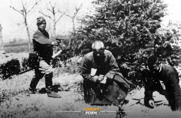 Нанкин, декабрь 1937 года. На фотографии запечатлён один из..0