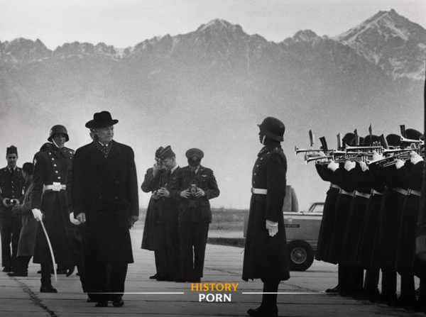 Прибытие президента Дуайта Эйзенхауэра на аэродром Баграм в..0