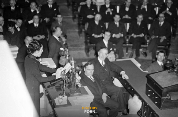 Вашингтон, 1943 год. На фотографии — Сун Мэй-лин, жена лидера..0