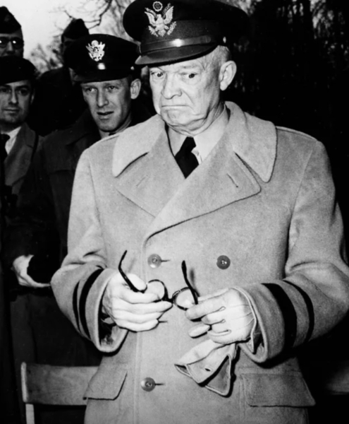 11 апреля 1951 года генерал Эйзенхауэр был информирован о том, что..0