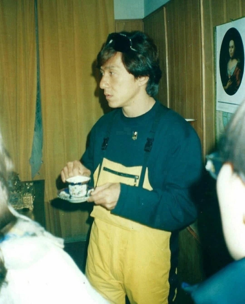 1992 год. Москва. Джеки Чан в России. Целью его визита было..1