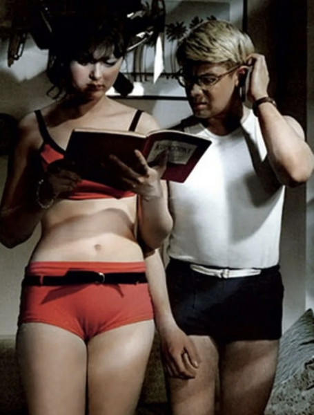 Алый купальник с чёрной отстрочкой, в котором появилась Наталья..0