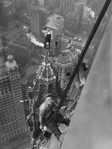 Маляры на высоте эпохи

Woolworth Building, Нью-Йорк, 1926 год

На этом снимке..0