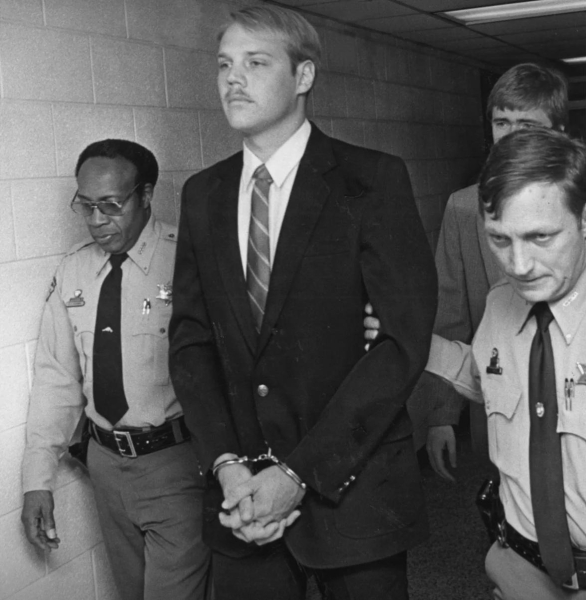 Тимоти Хеннис, сержант армии США, оказался в эпицентре одного из..0