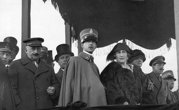 В июне 1923 года на римском аэродроме Ченточелле Мигель Примо де..0