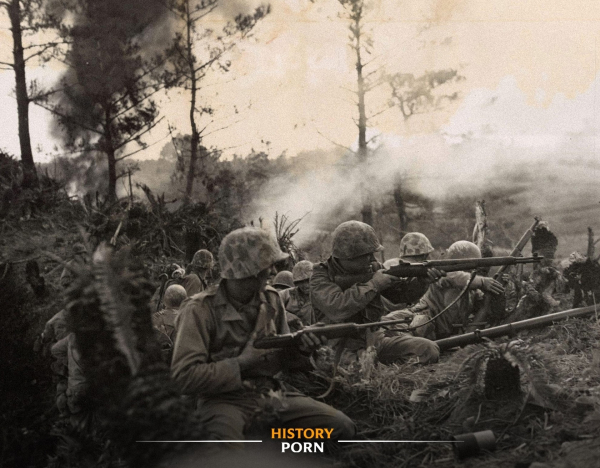 В мае 1945 года подразделения морской пехоты США вели боевые..0