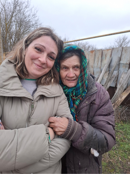 Глухонемая бабушка выживает зимой в разрушенном доме без газа и..2