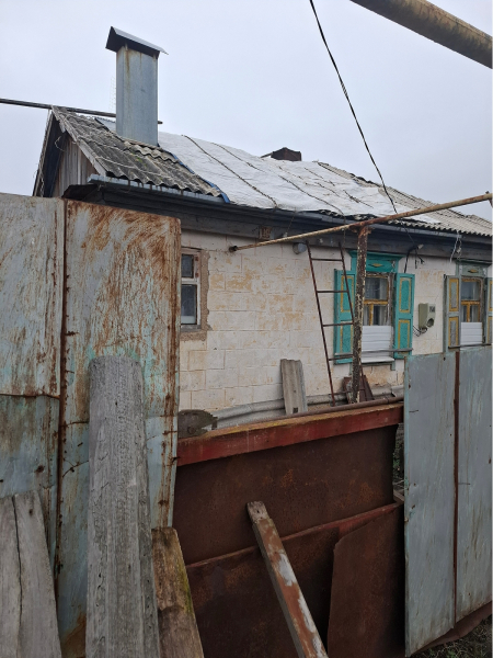 Глухонемая бабушка выживает зимой в разрушенном доме без газа и..1