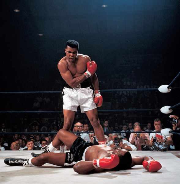 Muhammad Ali vs. Sonny Liston (Мухаммад Али и Сонни Листон) - 1965 год 
Фотограф -..0