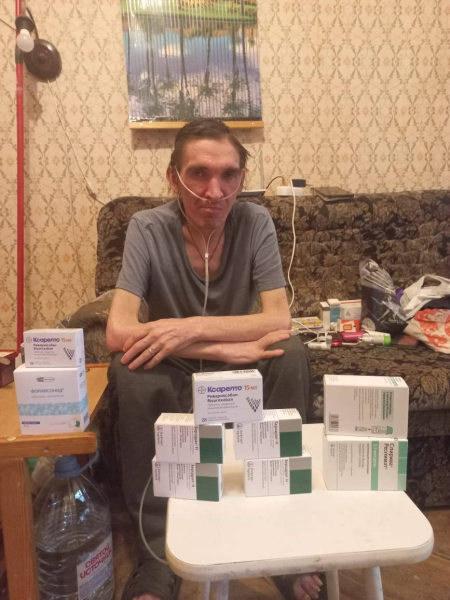 Он не может дышать сам. Павел живёт на кислороде и без помощи..2