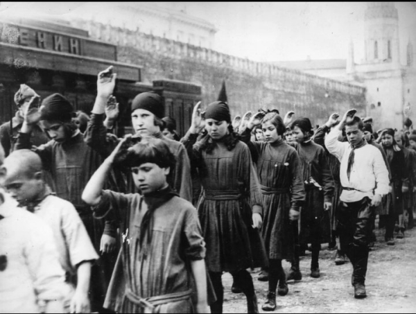 Парад пионеров на Красной Площади. Москва, 1924..0