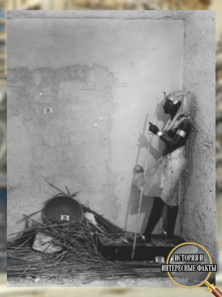 Ка-статуи Тутанхамона

Эти две статуи в натуральную величину..0