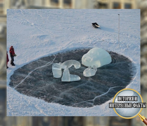 На острове Ольхон, в поселке Хужир, появилась необычная ледяная..0