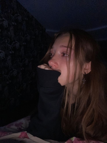 Парень спалился, что общается с другой девушкой прямо во время..2