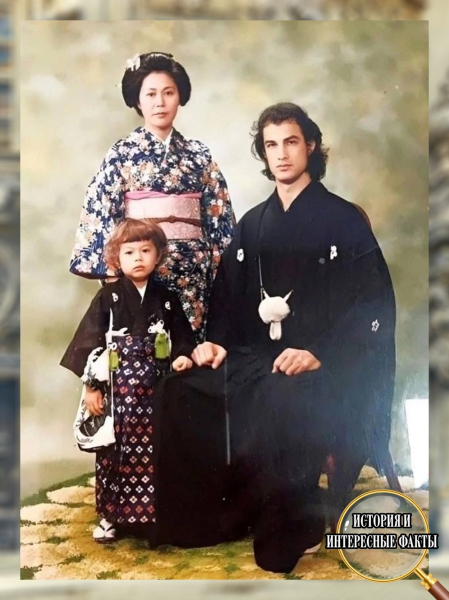 Стивен Сигал со своей семьёй, 1979 год — редкий кадр из жизни..0