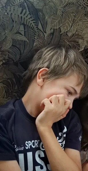 «Тётя Оля, за нами приехали?»
Дети вздрагивают от каждой машины у..2