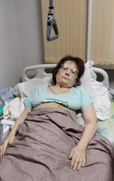 Учительница Ольга Игоревна просит помощи после ДТП и комы.
Три..2