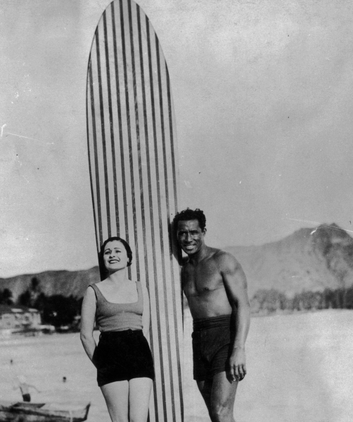 Сёрферши старой школы на Гавайях - стиль 1930-х.

Ещё в первой..2